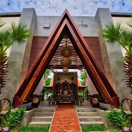 Mane Village Suites